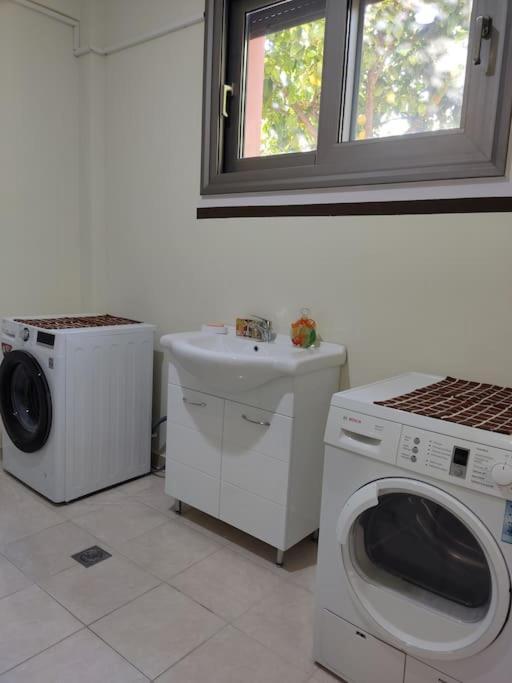 Ebony And Ivory Suites Drosia  Luaran gambar