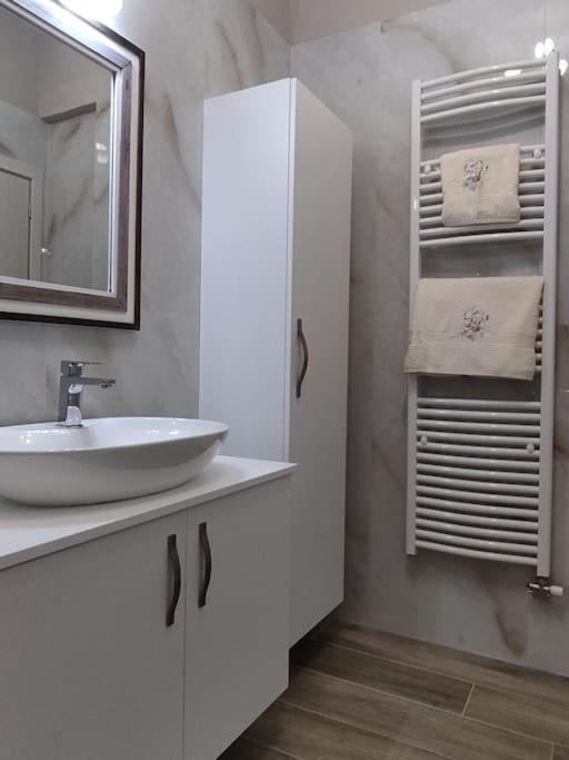 Ebony And Ivory Suites Drosia  Luaran gambar